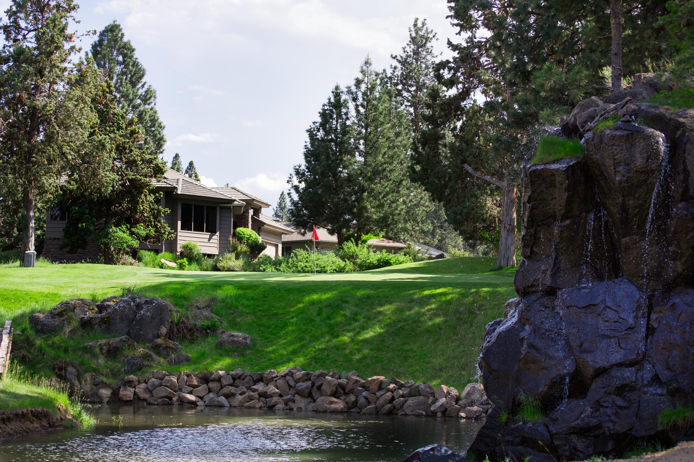 water feature at river's edge course in Bend.